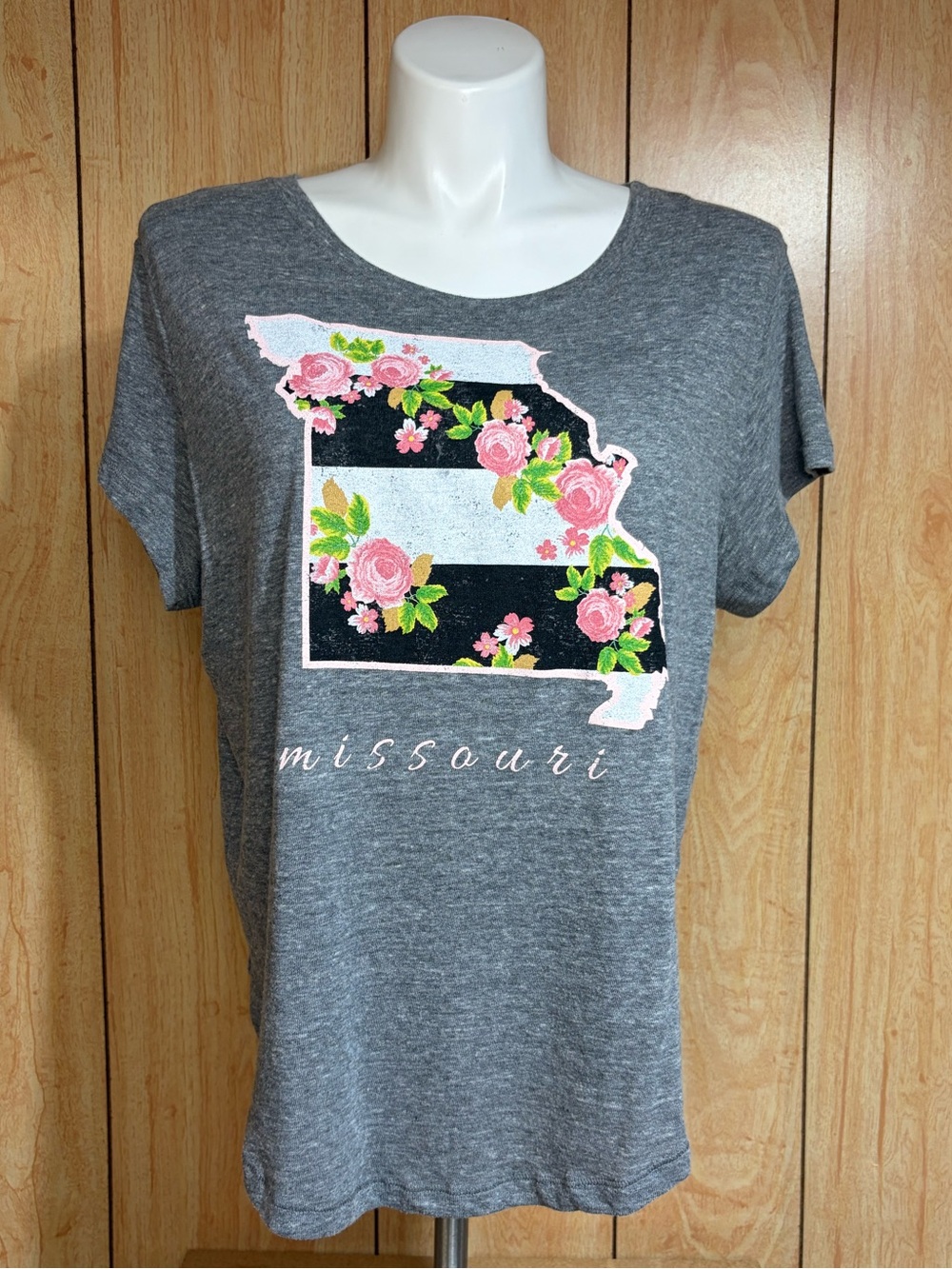 State of Mind Gray Missouri Floral Tee with Pink Roses SZ - XL
